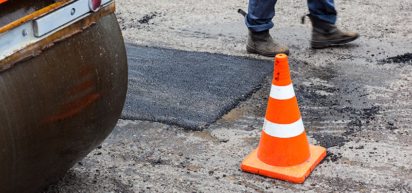 Repara un bache con asfalto en frío gracias a Fixer